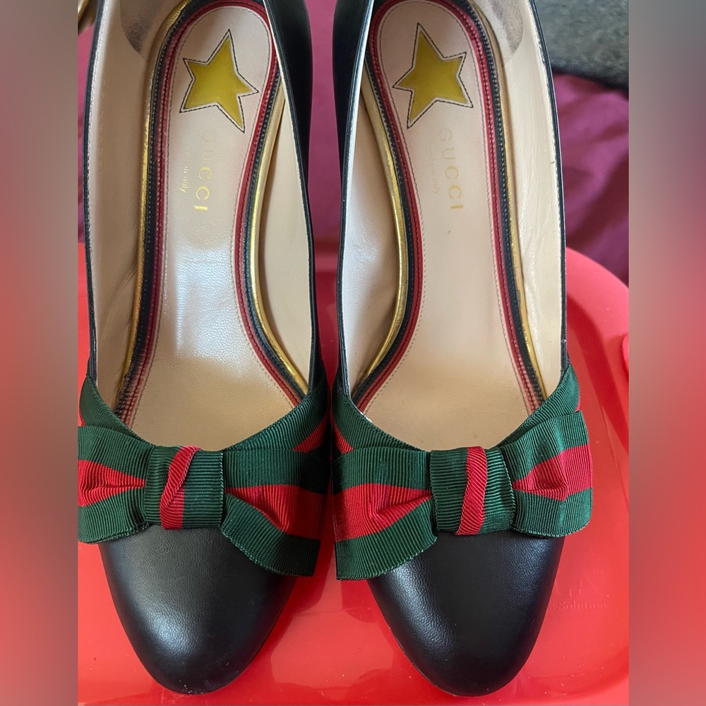 Authentic 🔥🔥🔥Gucci Women's Black and Red-Green Bow Heels - Picture 3 of 10
